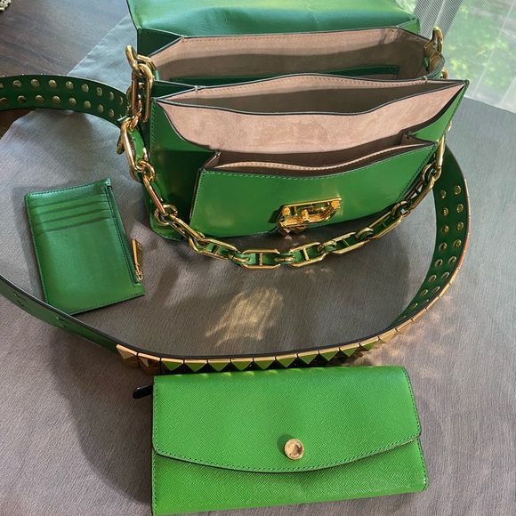 Michael Kors Collection Italy lime green with Amazing gold tone hardware design. - Picture 5 of 9